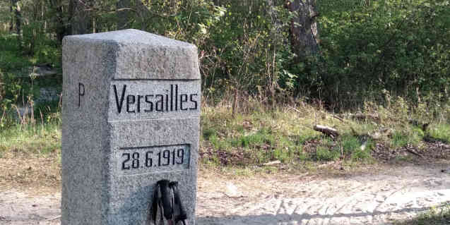 Dieser Stein markiert die, durch den Friedensvertrag von Versailles festgelegte, ehemalige Grenze Polens.