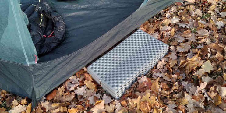 Die Therm-A-Rest Z Lite dient auch gut als unterlage vor dem Zelt oder als Sitzkissen.